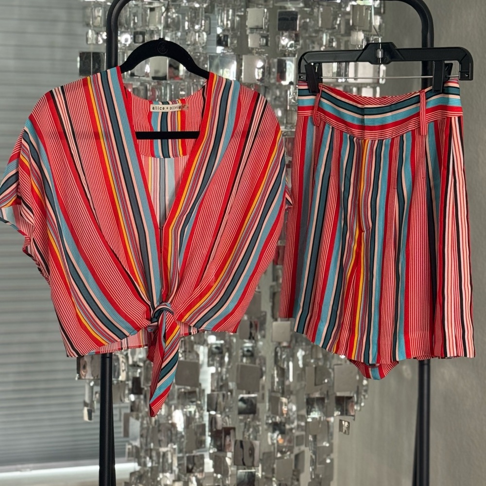 Alice + Olivia Flutter Tie-Front Top and Shorts Set NWOT - Picture 4 of 12